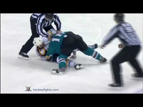 Cody McCormick vs Mike Brown 05 11 13