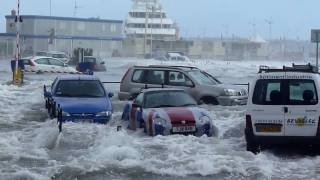 preview picture of video 'Huge waves hitting parking place  - Cannes'