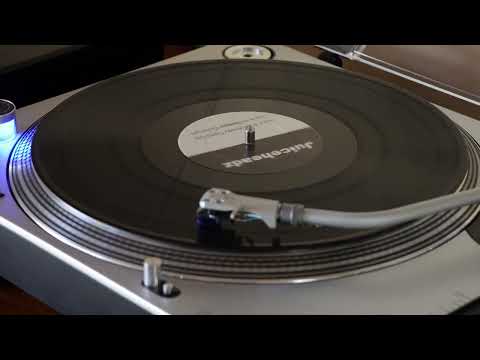 Martha Wash Vs.  Leftfield – Everybody Open Up (Juiceheadz MashUp)