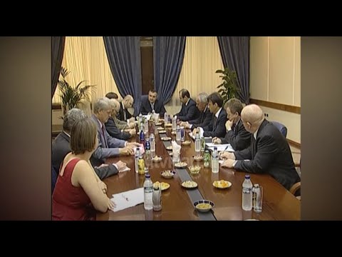 Zv/Kryeministri Ilir Meta zhvillon takim me ambasadorët e vendeve anëtare të BE-së (17 Qershor 2003)