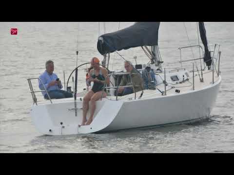 Gerda zwemt twintig kilometer van Enkhuizen naar Urk