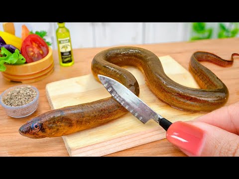 Miniature Cooking Eel in Primitive Mud   Egg Drop Experiment Catching Eel Fish with Mini Yummy