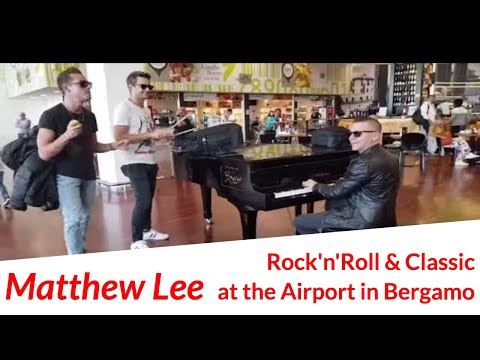 Matthew Lee mixes Chuck Berry & J.S.Bach on the "Free Piano" at the Milan Bergamo Airport