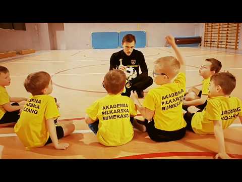 Bumerang dribbling, kids play end fun :)