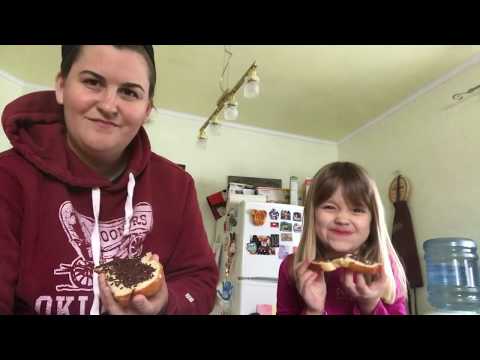 Deetzies Try Hagelslag / How the Dutch do Breakfast!