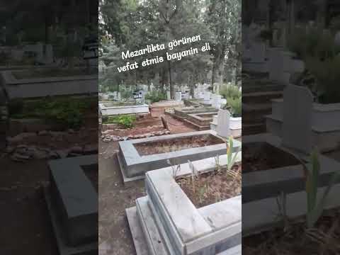 mezarlıkta ölen bayanın kabirinde eli görünüyor sona dikkat edin 😳