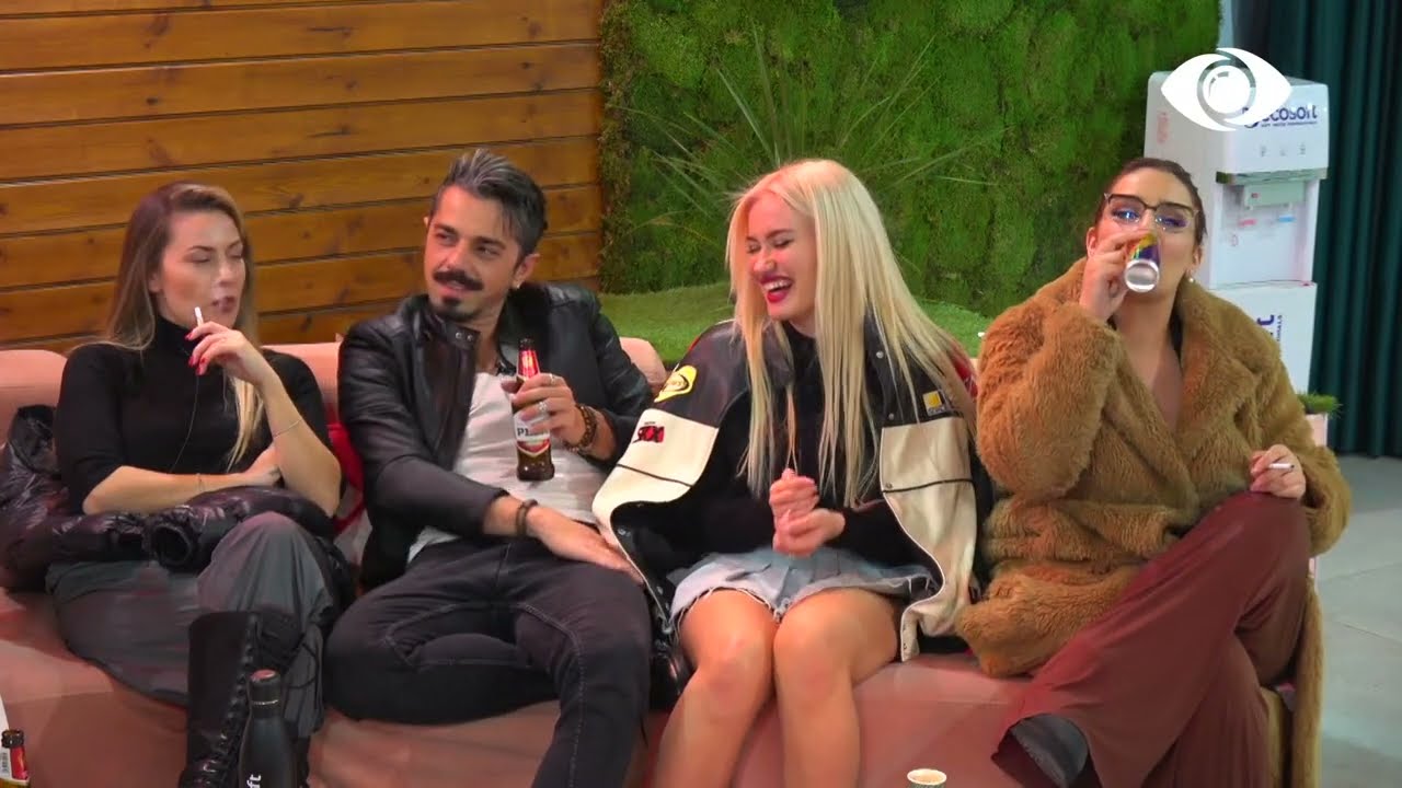 Dea Miche pi birrë nga shishja e Amosit, ai përdor çdo mënyrë ta dezinfektojë