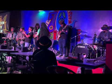 Jeck Pilpil & Peacepipe live performance | Filipina island gyal