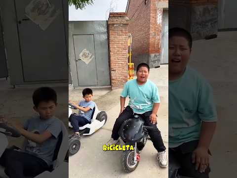 ¡Papá arregló nuestras dos bicicletas! 🚲✨ ¡Sorpresa: gasolina vs. batería! 🔋⛽#shorts