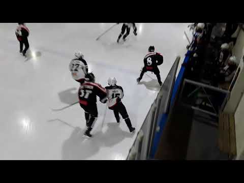 Jyp musta-S-kiekko 3.erä 40-56min 2'-5 #18 Tume 17/22 // 2-4 #26Topi (55) JKL HH1 26.11.2017