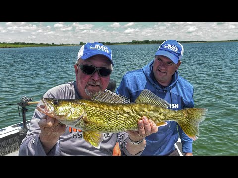 Jumbo-Zander mit Bottom Bouncern in South Dakota