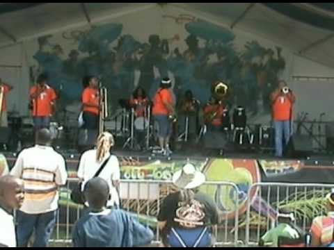The Pinettes Brass Band - Grazin' in the Grass (Pinettes Style)
