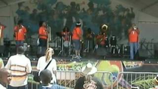 The Pinettes Brass Band - Grazin' in the Grass (Pinettes Style)