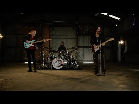 The Winery Dogs - Mad World (Official Music Video)