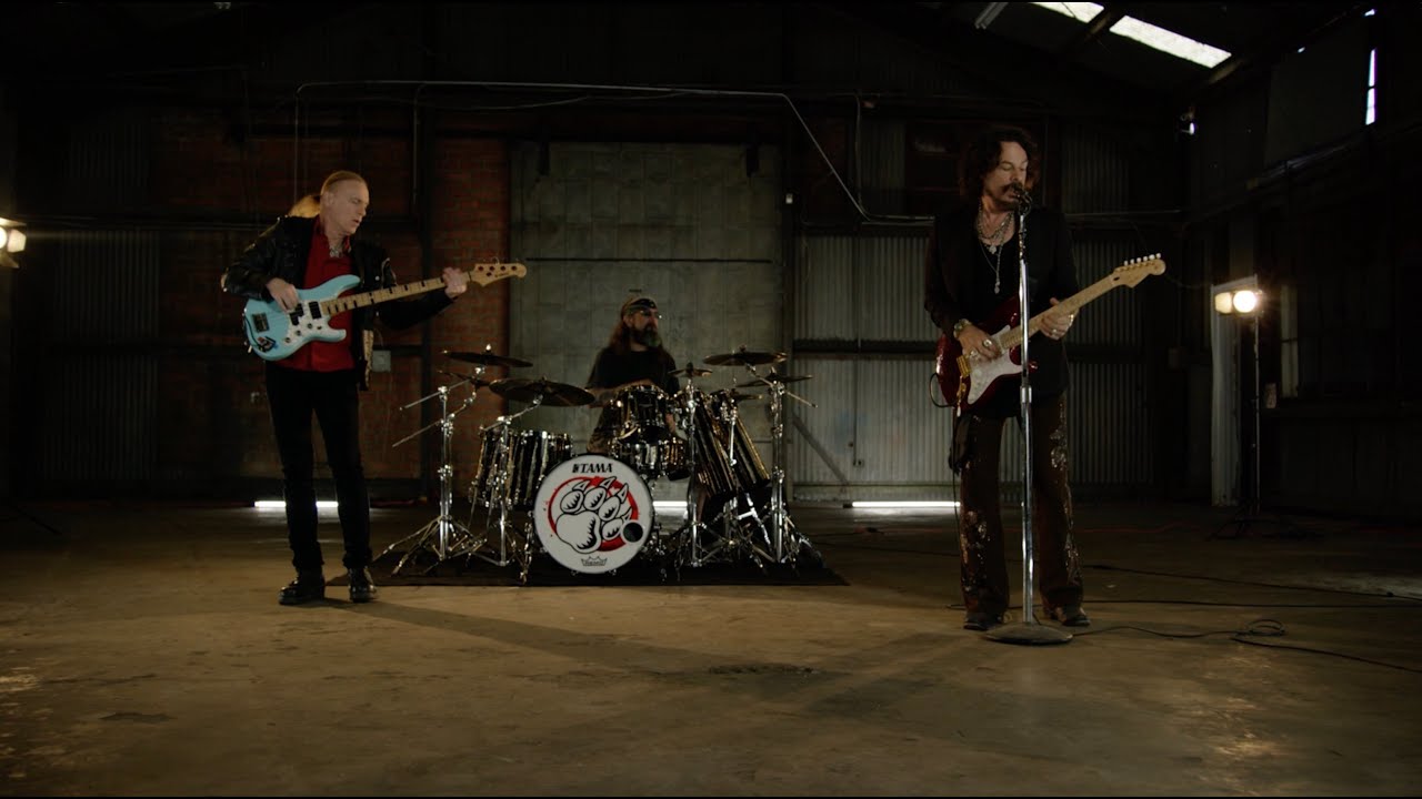 The Winery Dogs — Mad World