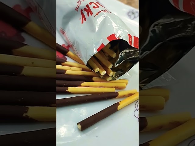 Vídeo relacionado con Glico Pocky Chocolate Cream cubierta palos de galletas 47g. (Paquete de 10 cajas)