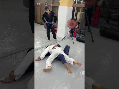 オーバーフックバタフライガードP2 #bjj #clubbarbarian #jiujitsu #フックスイープ