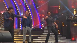 SRK asks AR Rahman to dance on Chaiyya Chaiyya