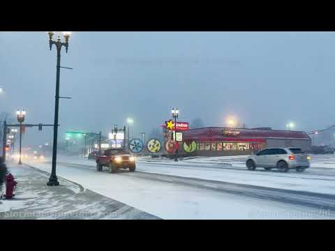 Winter storm and blowing snow arrives in Brazil Indiana - 12/22/2022