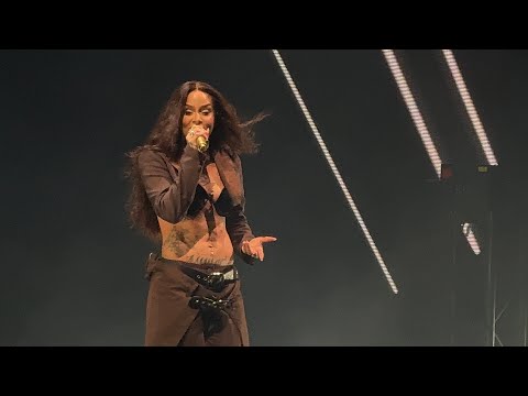 Kehlani performing Folded at iHeartRadio Jingle Ball Atlanta