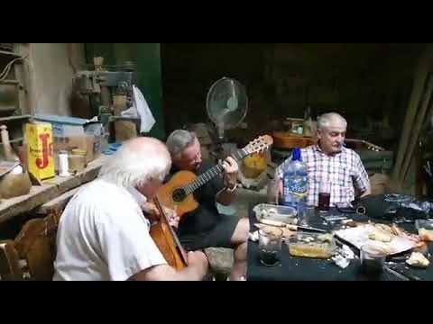 Antiguo reloj de cobre