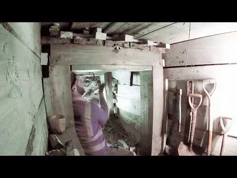 Tunnel work hand mining under london