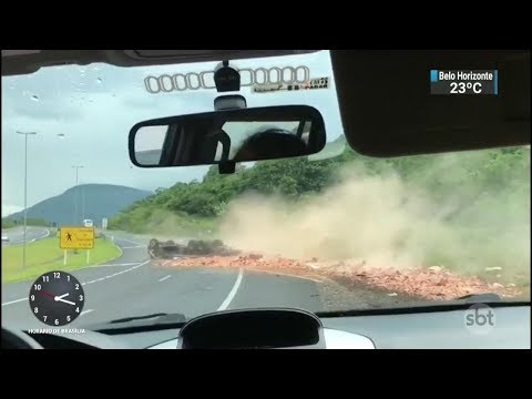 Vídeo mostra acidente de caminhão que matou duas pessoas