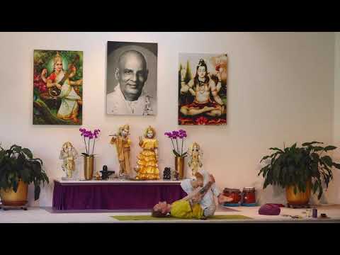 Yogastunde "Variationen" mit Mahindra - Yoga Vidya Grundreihe Mittelstufe 09:15 Uhr 23.08.2020