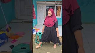 Download lagu mamah duduk dikursi,ayah juga duduk dikursi #trendingshorts #funny #comedy mp3