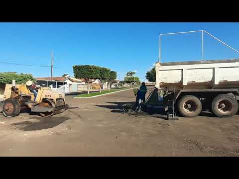 A PREFEITURA DE ALTO GARÇAS, através da Secretaria Municipal de Obras está realizando os trabalhos de tapa buracos pela  cidade. Hoje, terça feira , 13, foi registrado no Bairro Novo Horizonte e Cohab.