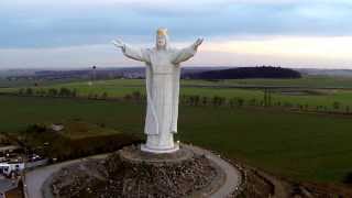 preview picture of video 'Swiebodzin, 33 meter hoog Jesus Christus figuur'