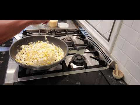 Yellow Bean Sprout Stir-Fry