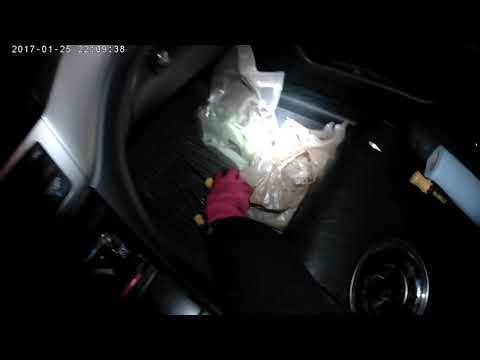 アキュラTSX 2007 センターコンソールとシフトレバーの取り外し パート1 (Acura TSX 2007 Center Console and Shift Lever Removal Part 1)