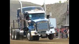 preview picture of video 'Tir de tracteur et camion de Stoke 2012 .1a'