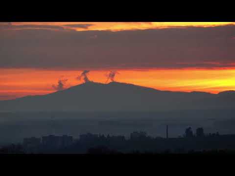 JESENNÝ deň (autumn day) v Uhrovci (SLOVAKIA) - 17.11.2020 (4K)