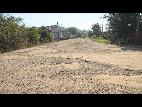 На вулиці Пушкіна в Коломиї люди 30 років чекають ремонту дороги. ВІДЕО