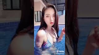【おっぱい】黒髪の水着美女がプールでダンスｗ　 tiktok