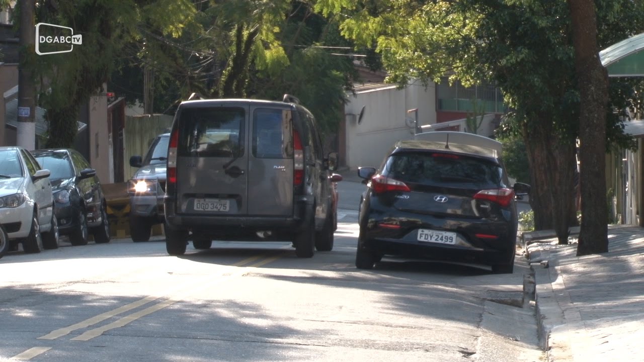 São Bernardo estreita faixa e motoristas usam contramão