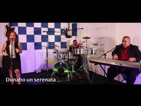 Robert Thiel y Nicole Martines De Kort : Duna Bo Un Serenata .