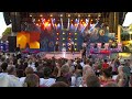 Jazzdrottningen Rigmor Gustafsson bjuder på skön stämning med sin låt "Big ye… - Sommarkrysset (TV4)