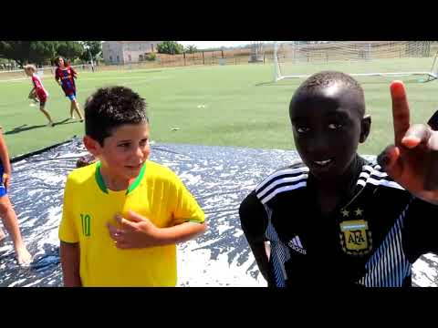 ROBERT PG! PARTIDO RESBALADIZO DE FUTBOL (Europa VS LatinoAmerica)