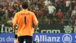 Iker Casillas y Guti discuten durante el partido