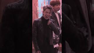 Jungkook imitating Jimin&#39;s dance in &quot;Blood Sweat &amp; Tears&quot; is so funny
