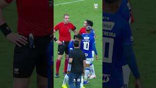 Com direito a viradas, expulsões e polêmicas, Cruzeiro e Vasco travam duelo eletrizante! #Shorts
