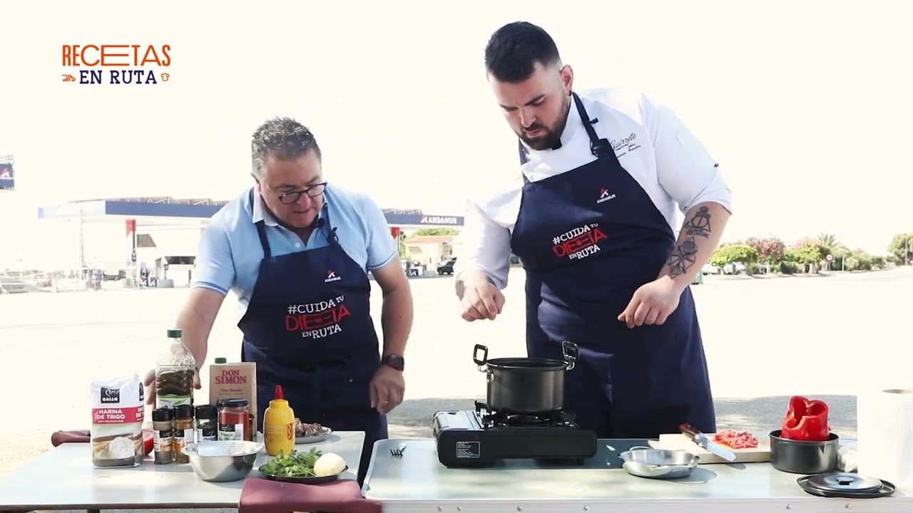 Goulash de ternera y patatas, canela y hierbabuena