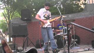 preview picture of video 'Strobe live at Haagen Dazs in Bethesda MD Thursday May 20th, 2010'