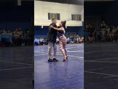 bailan cumbia cruzada cande y Joel