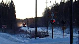 preview picture of video '[SJ] InterCity nr. 336 from Kalmar C. to Göteborg C. passing Bomvägen level crossing.'
