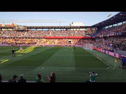 AC Sparta Praha - Plzeň 30.9.2023 (2:1) - Brian přišel vyhecovat během rozcvičky tribuny a kotel