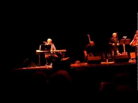 Michael McDonald / Bernie Chiaravalle / Amy Holland - Peace